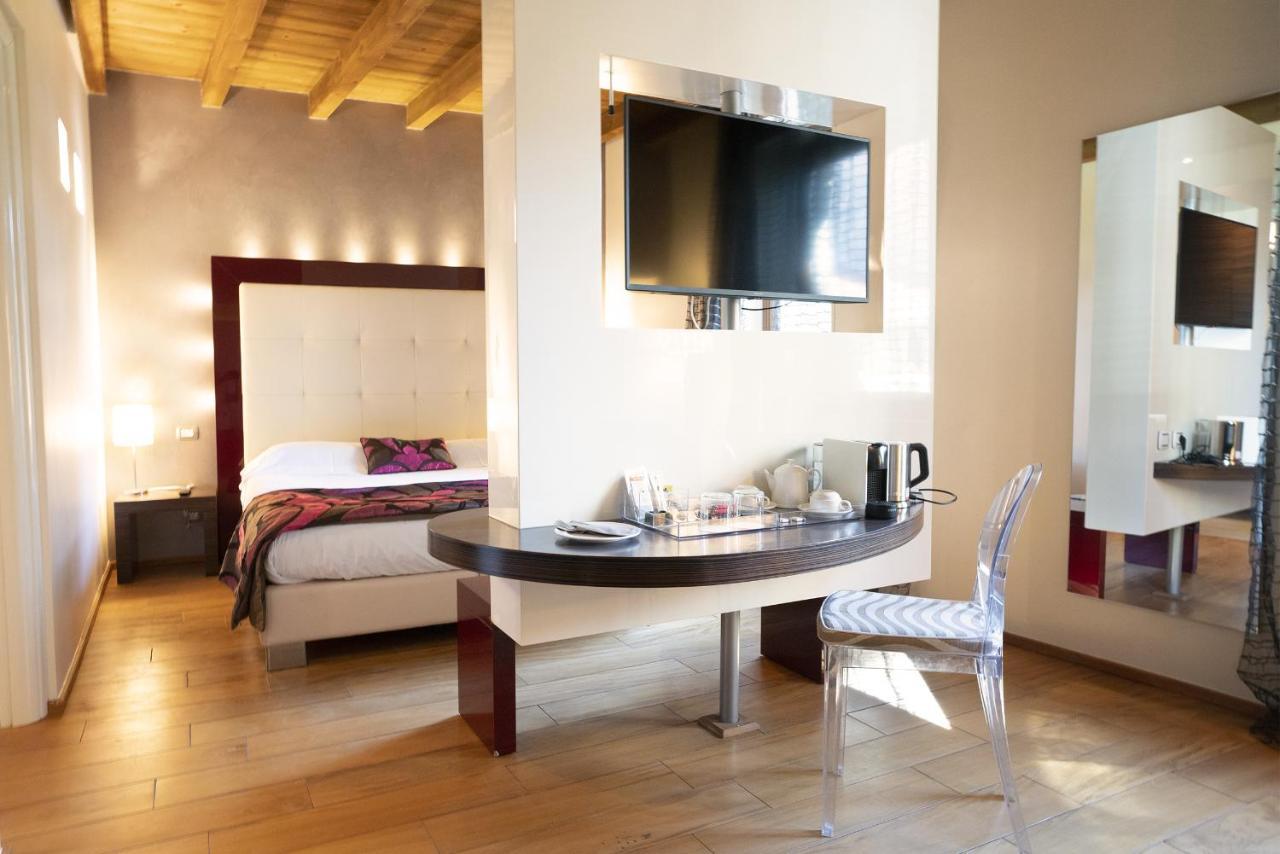 Il Borgo - 1711 Luxury Guest House Arlate Exterior foto